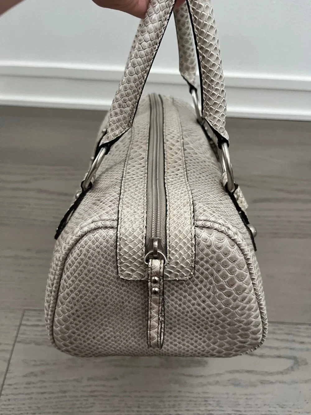 Y2K GUESS Cream Snake-Embossed Barrel Satchel with Top Handles - Picture 2 of 6